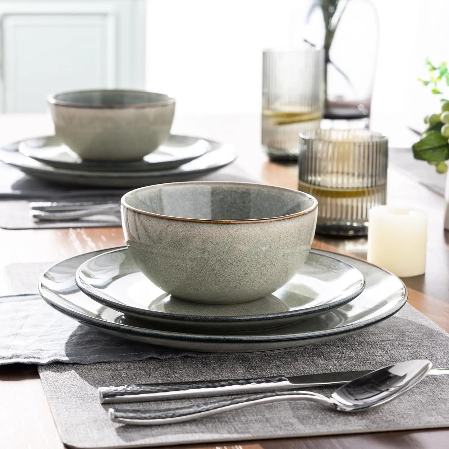 18-Piece Handpainted Stoneware Dinnerware Set for 6 - Sage Green